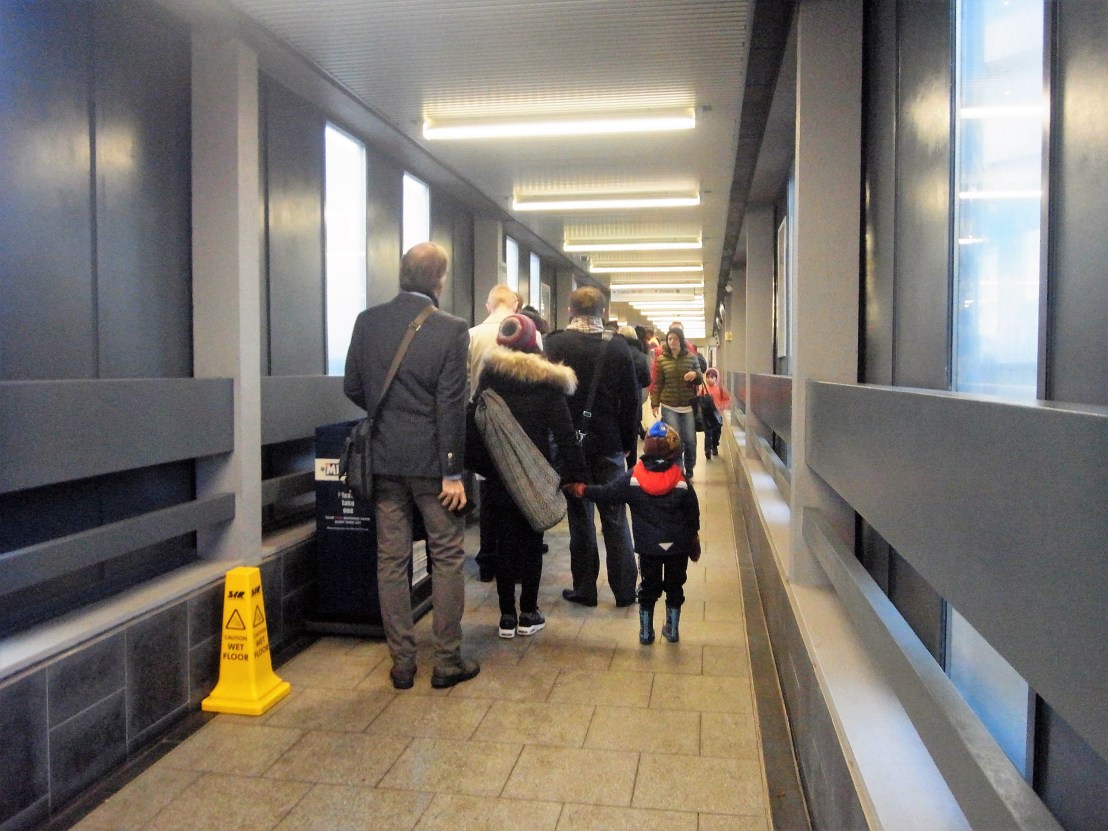 gunnersbury-tube-crowding-back-entrance
