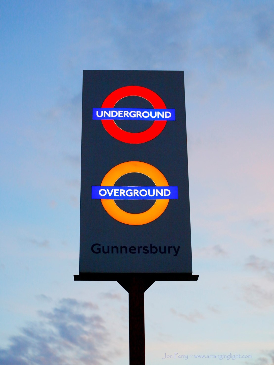 _B5A2995REWS1800 Above and Below, © Jon Perry, 11-4-17 zaz