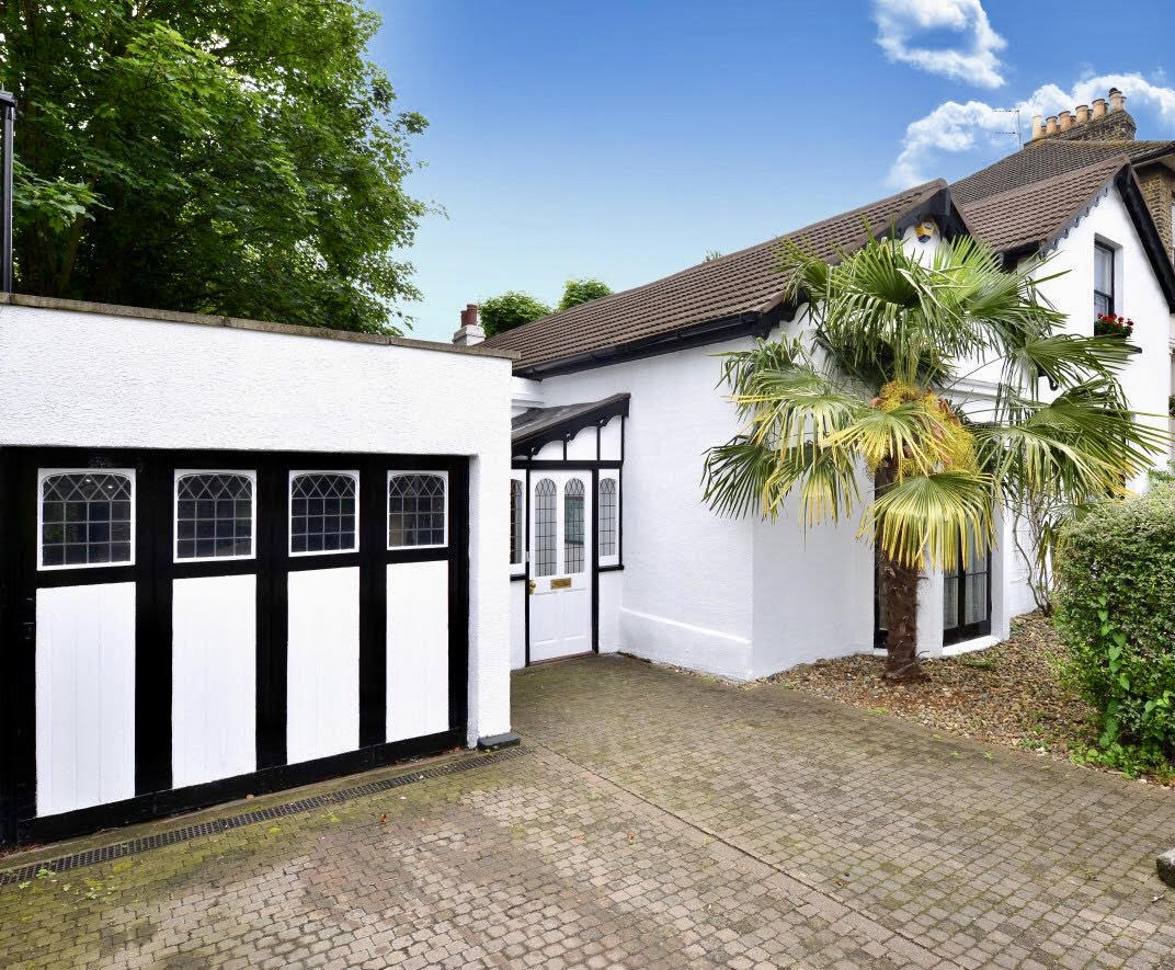 wellesley road house